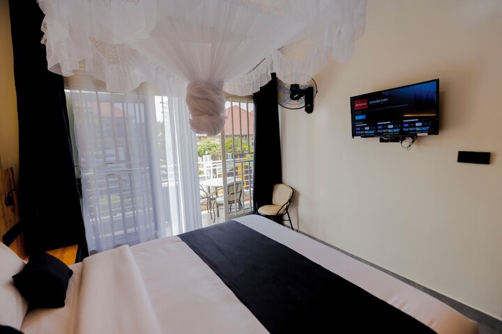 Room 10 of 94