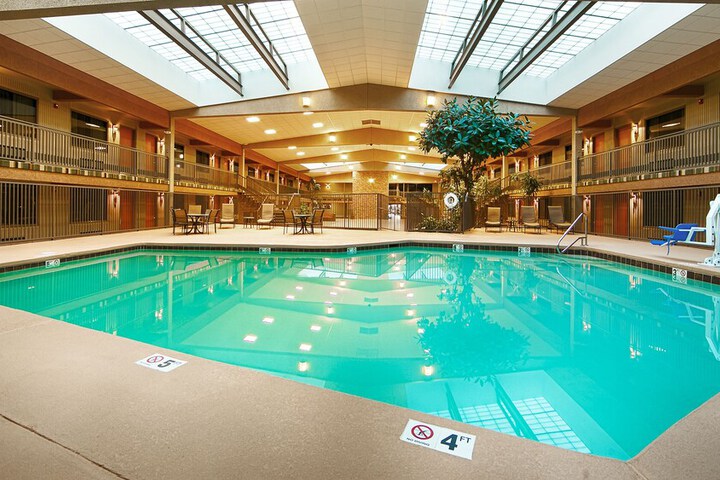 Hotel Pool
