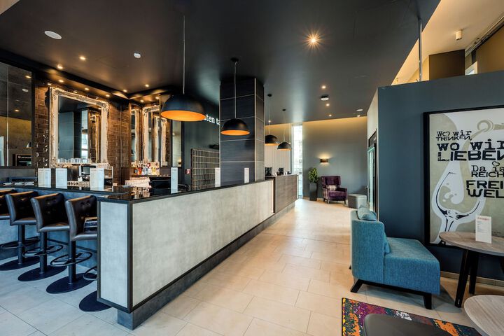 Entrance & Lobby