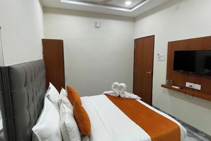 Room 12 of 30
