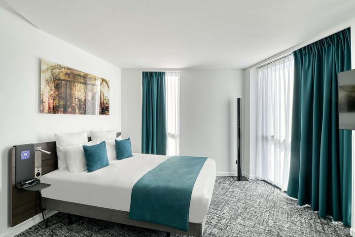 Room 8 of 120