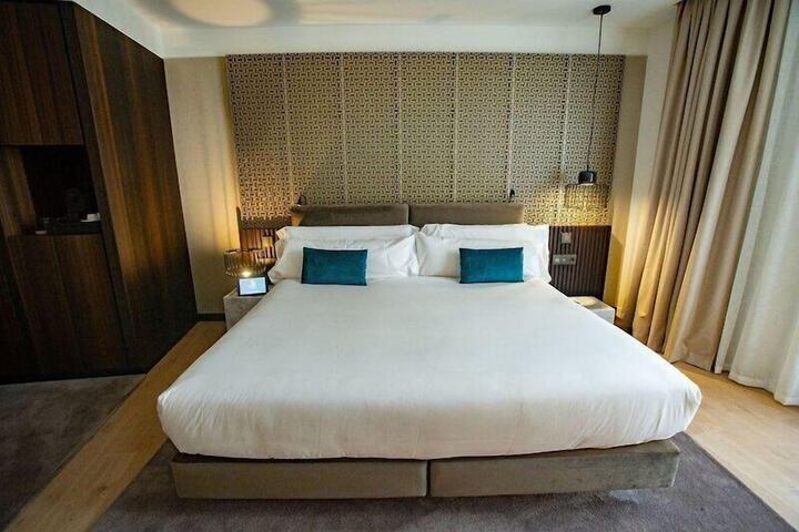 Room 28 of 94