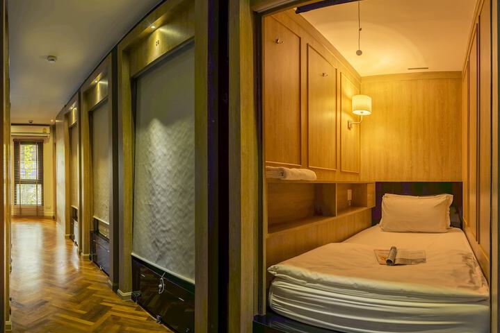 Room 10 of 65