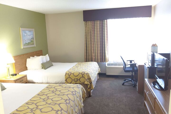 1 Queen Bed Mobility Accessible Deluxe (18 of 22)