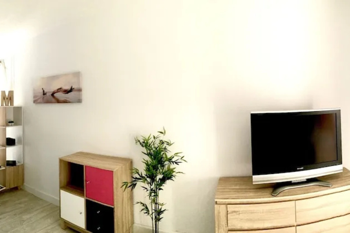 Room 2 of 9