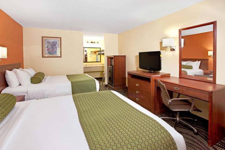 Double Accessible King Size Bed (3 of 8)