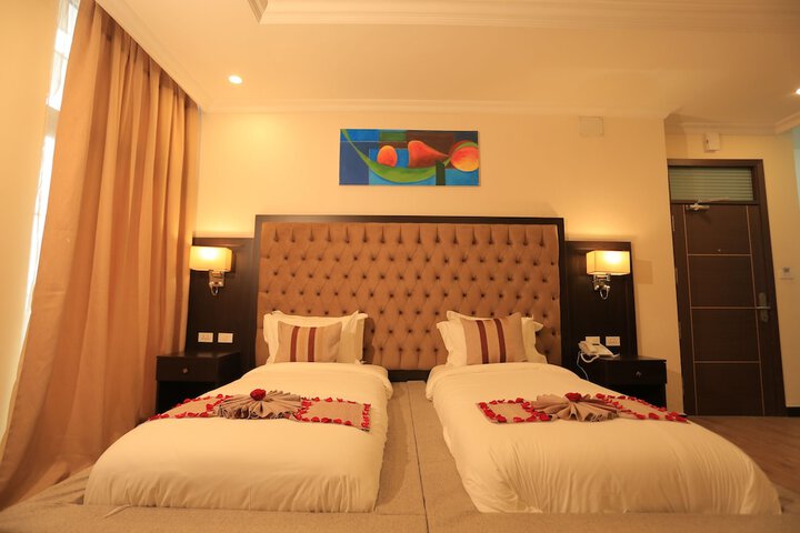 Room 13 of 37