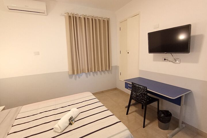 Room 13 of 118