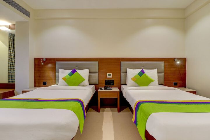 Room 12 of 40
