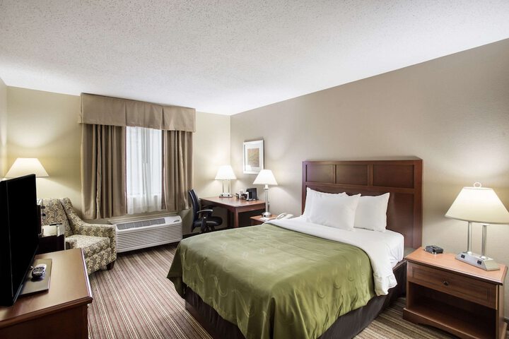 1 Double Bed Accessible (1 of 13)