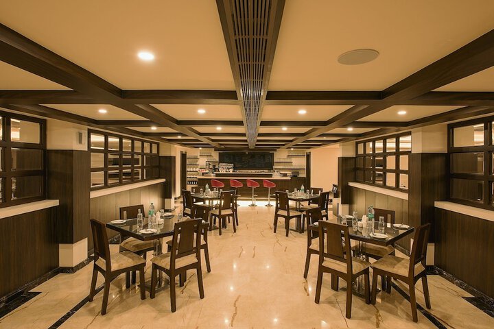 Dining 13 of 39