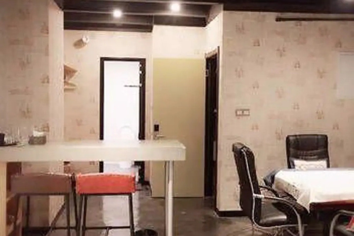 Room 9 of 15