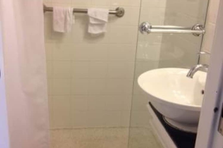 Room 8 of 13
