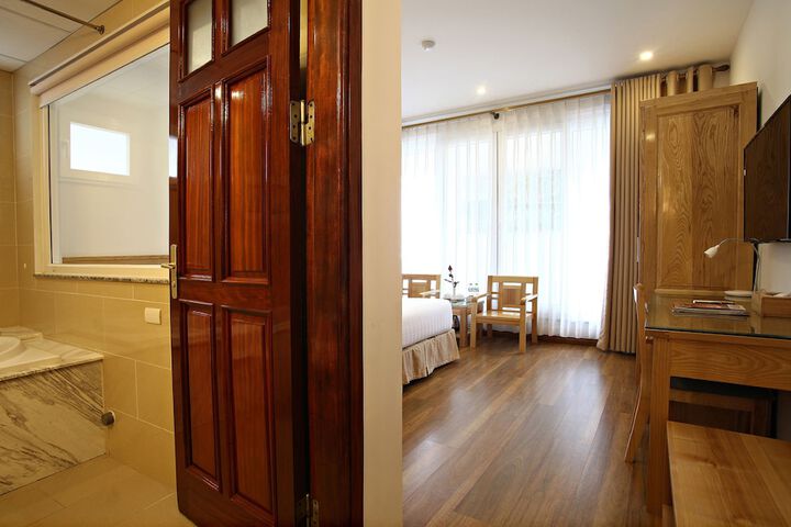 Room 6 of 25