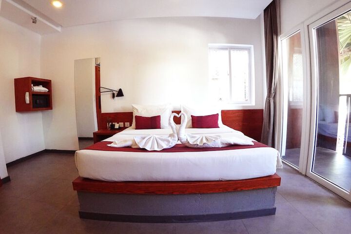 Room 8 of 37