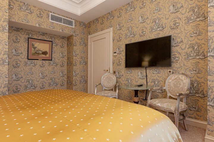 Room 127 of 339
