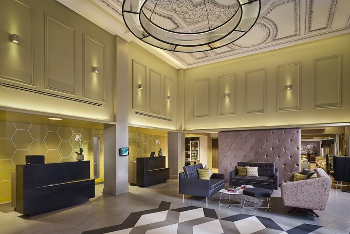 Entrance & Lobby
