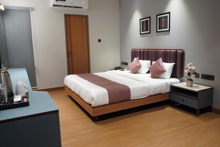 Room 25 of 33