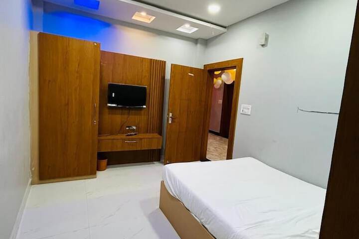 Room 3 of 11