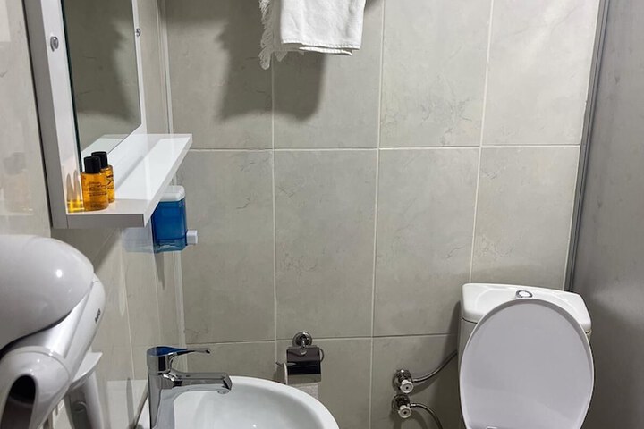 Room 11 of 17