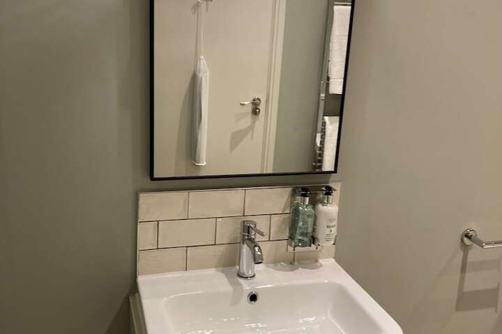 Room 22 of 37