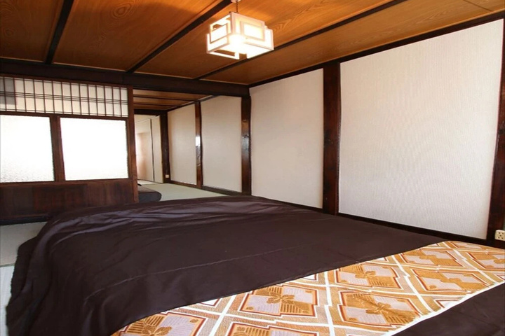 Room 5 of 14