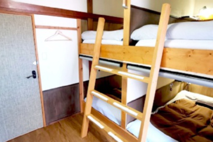 Room 72 of 192