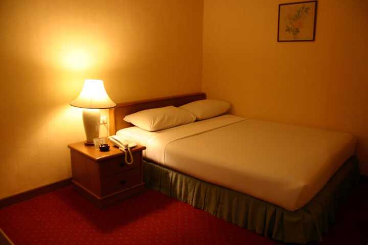 Room 9 of 32