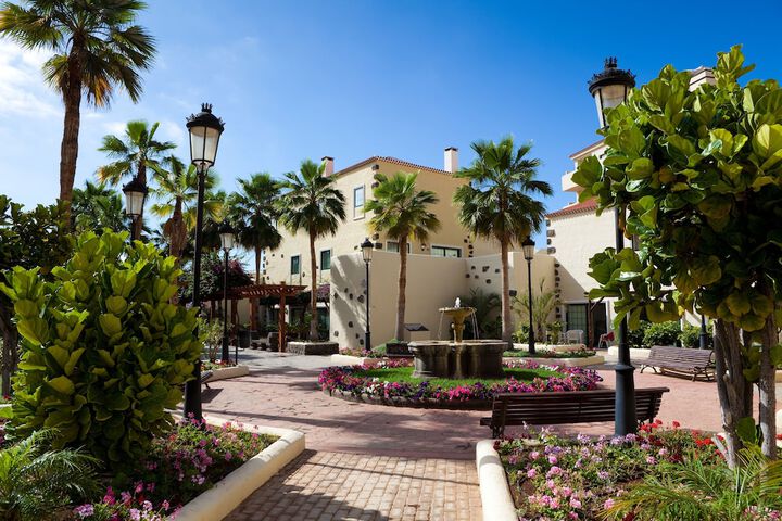 Hotel Exterior 96 of 113