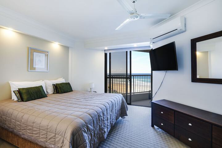 Room 8 of 80