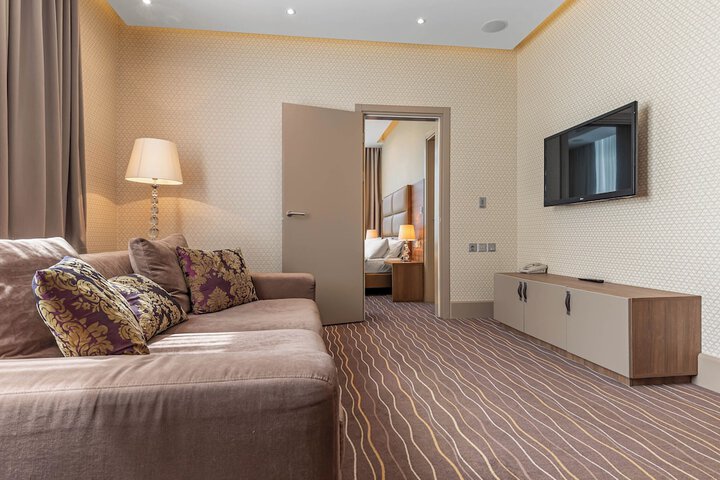Room 16 of 39