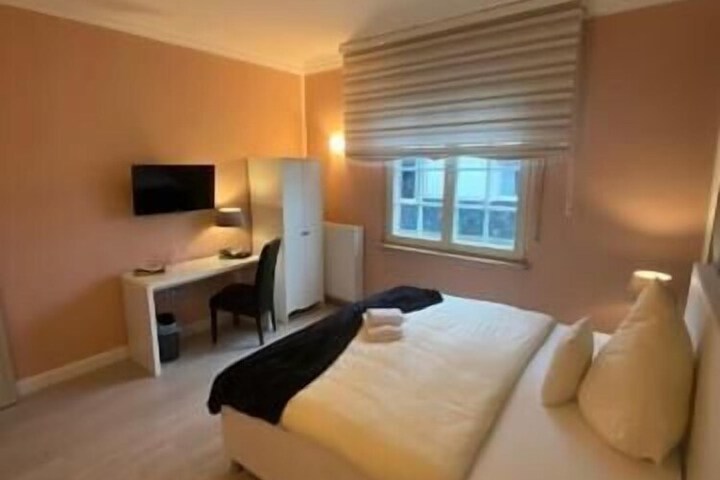 Room 13 of 63