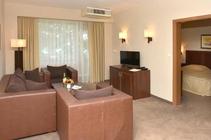 Room 13 of 40