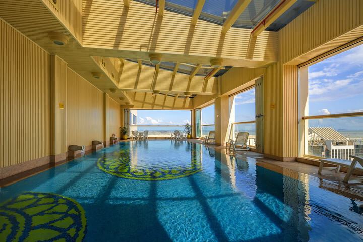 Hotel with Pool