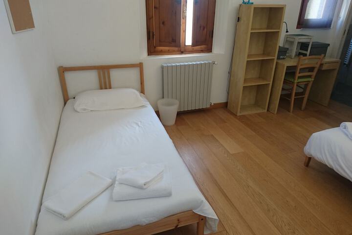 Room 5 of 12