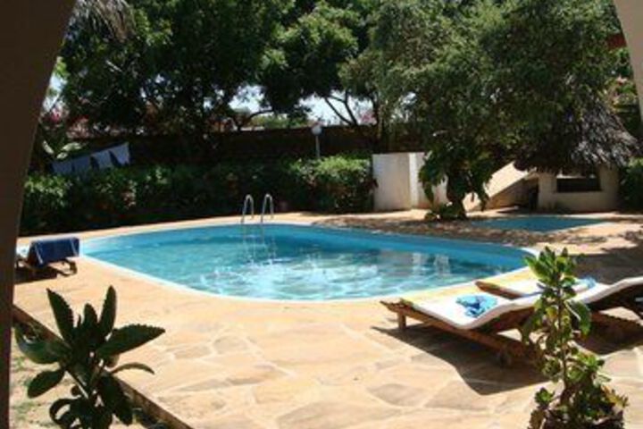 Pool 10 of 15