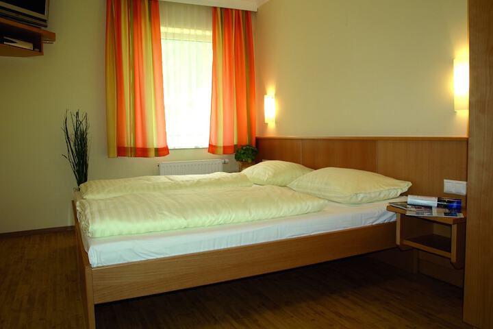 Room 5 of 45