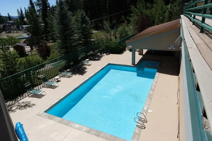 Pool 4 of 6