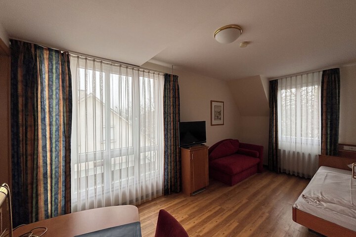 Room 7 of 27