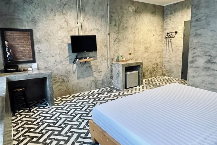 Room 19 of 37