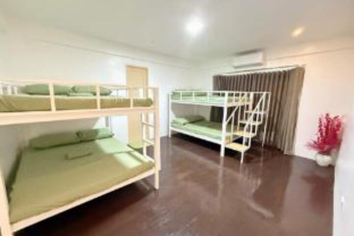 Room 6 of 6