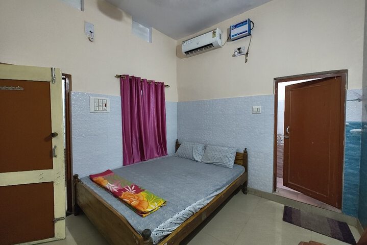 Room 9 of 12