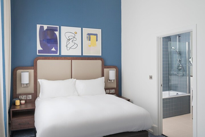 Room 6 of 125