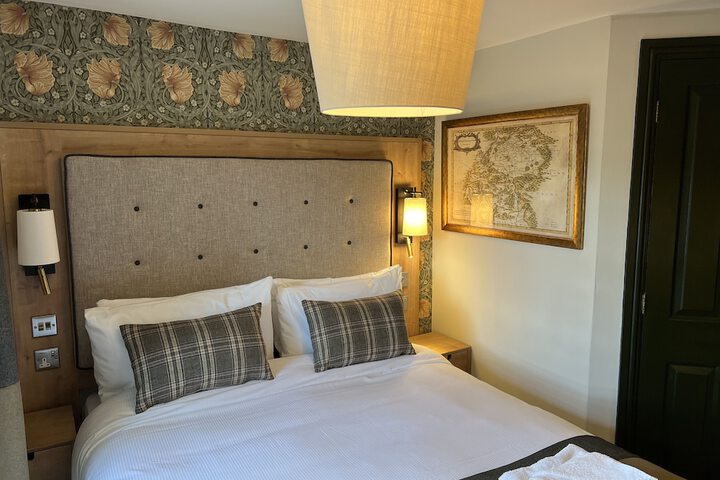 Room 4 of 30