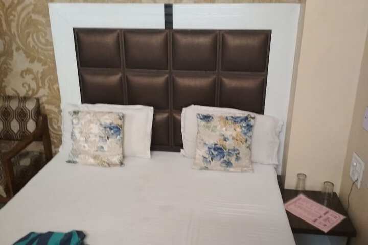 Room 7 of 14