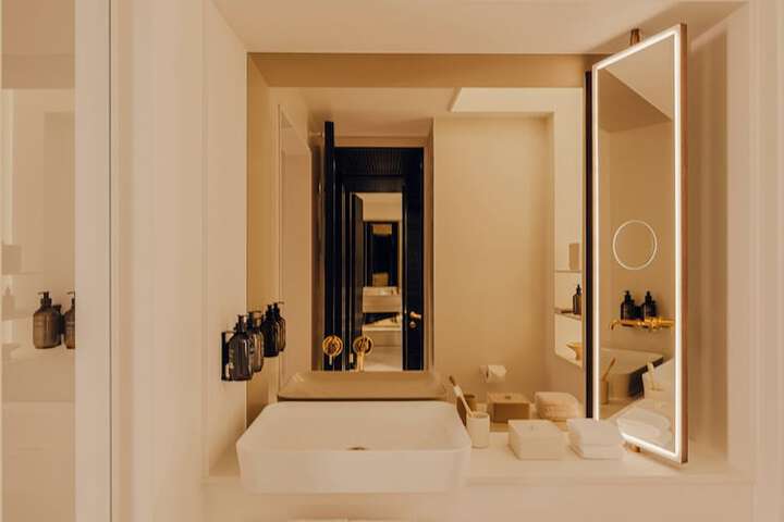 Room 32 of 102
