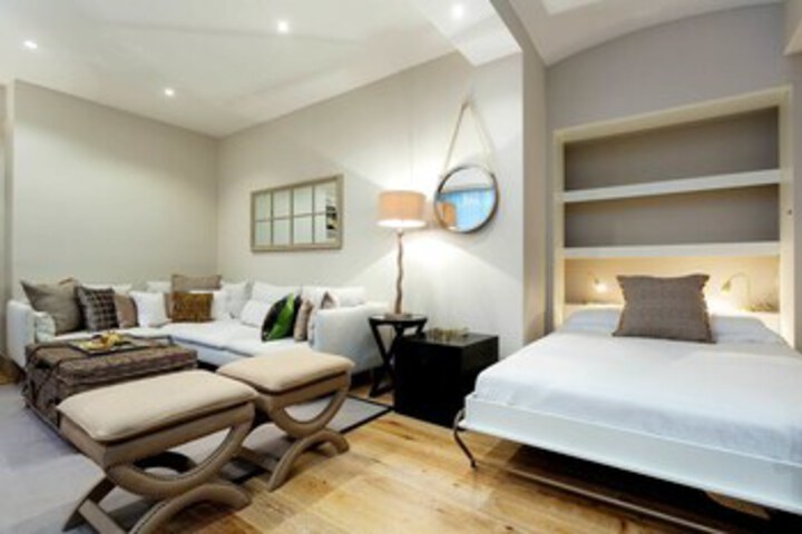 Room 9 of 13