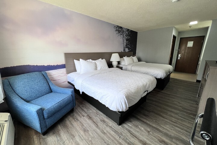 2 Queen Beds (20 of 37)
