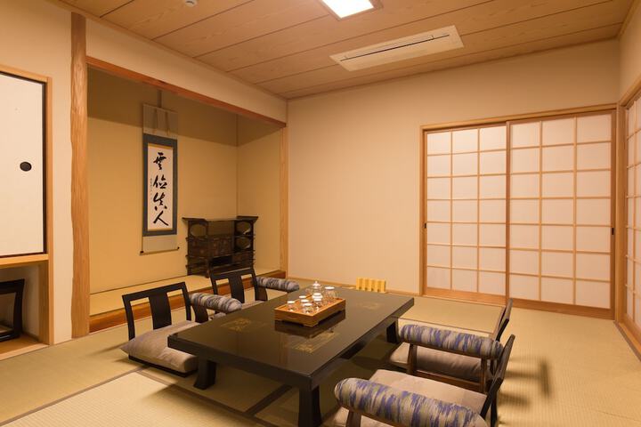 Room 13 of 294