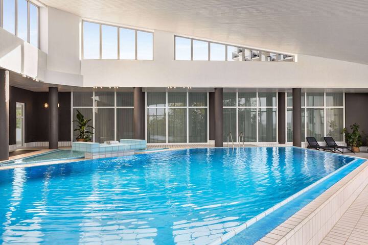Pool Hotel